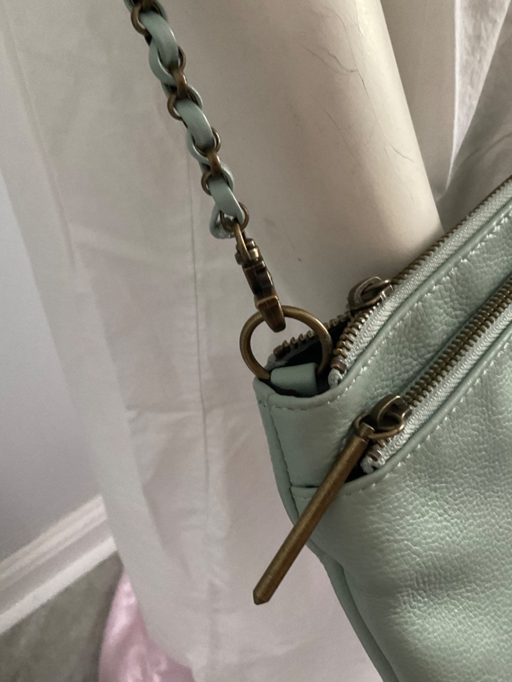 Elliott Lucca leather crossbody,green. - Picture 4 of 13